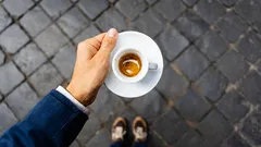 Wie man Espresso trinkt: Alles, was Sie nicht zu fragen wagten