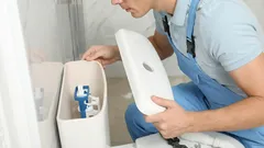 Endloses Spülen und Brummen im Toilettentank – Ursachen und Lösungen.