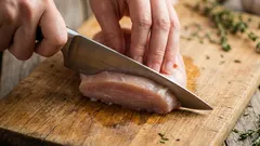 Fleisch in der Pfanne schrumpft und wird oft trocken und zäh? Ich weiß, wie man es saftig und zart hält.