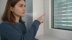 Die häufigsten Ursachen für Zugluft an Fenstern und Möglichkeiten, diese selbst zu beheben.