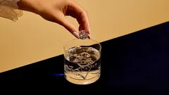 Wie man Familienschmuck wieder zum Glänzen bringt: Gold und Silber zu Hause reinigen