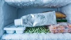 Ganz einfach: Legen Sie die Zahnpastatube einfach in den Gefrierschrank. Das Ergebnis wird Ihnen bestimmt gefallen!