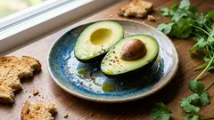 Wie man eine harte Avocado in 1 Minute „reif macht“: ein Lifehack, wenn es unbedingt nötig ist